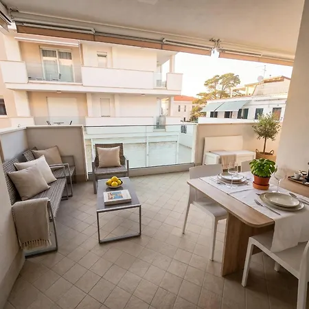 Lido Facing The With A Spacious Balcony *